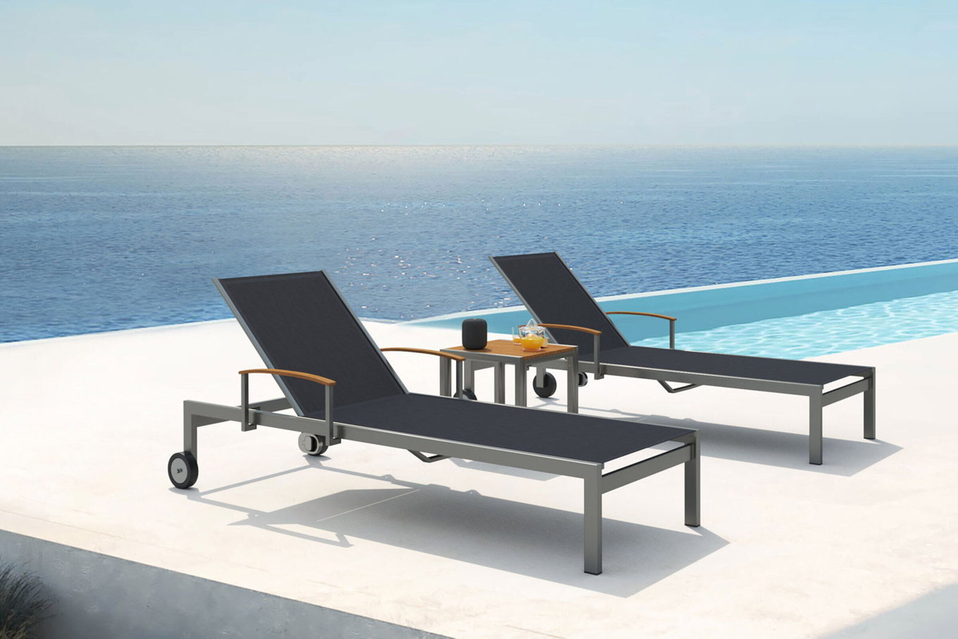 OUTFLEXX Lot de 2 bains de soleil, noir, acier inoxydable/teck, 195,5x74x35cm, avec table d'appoint 45x45cm, accoudoirs en teck, produit certifié FSC® 14165__1
