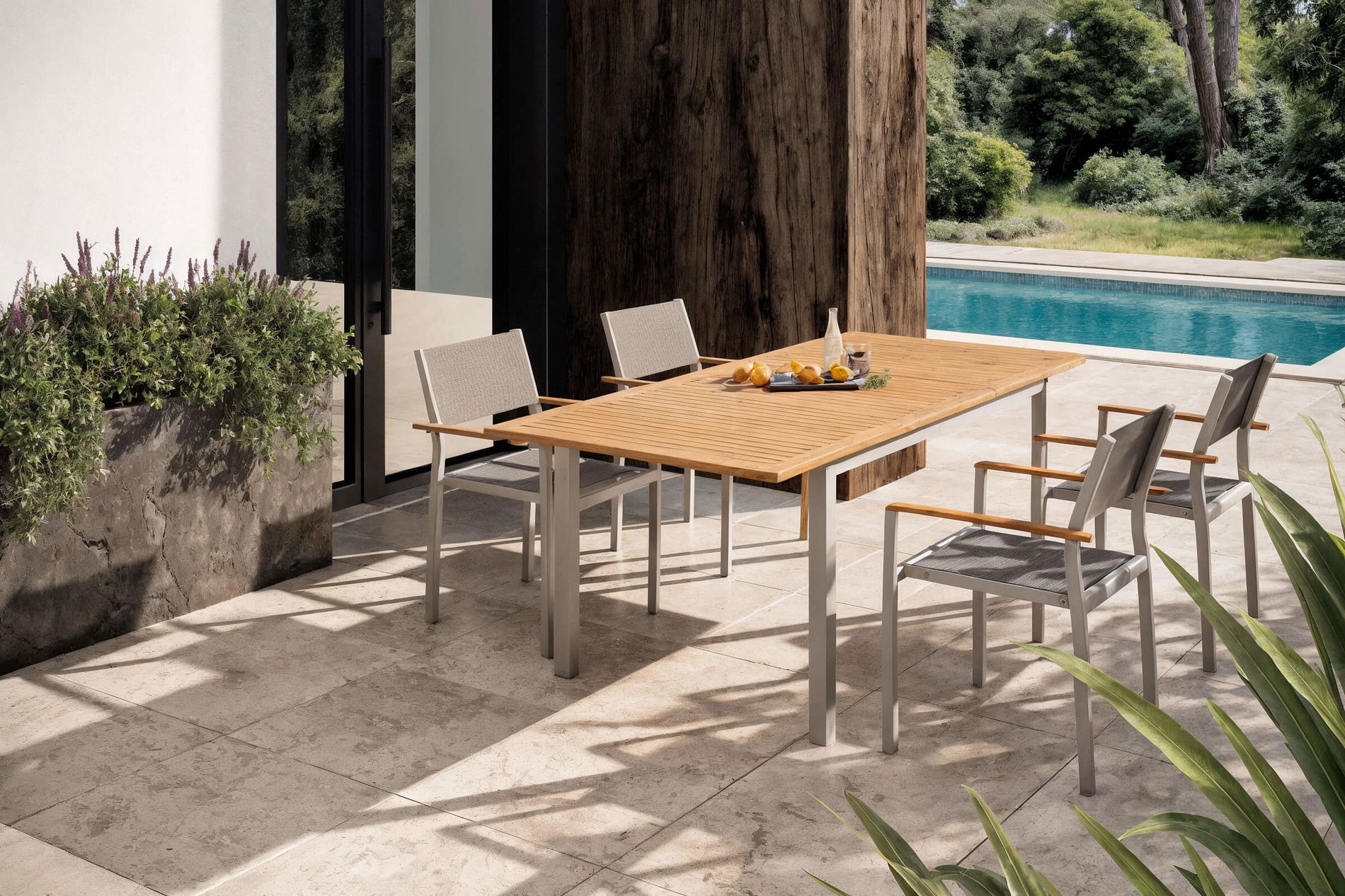 Ensemble repas de jardin VILLANA avec 4 chaises empilables, argent, Alu/Eucalyptus, Table 150/200 x 90 cm, Produit certifié FSC® 80346__1