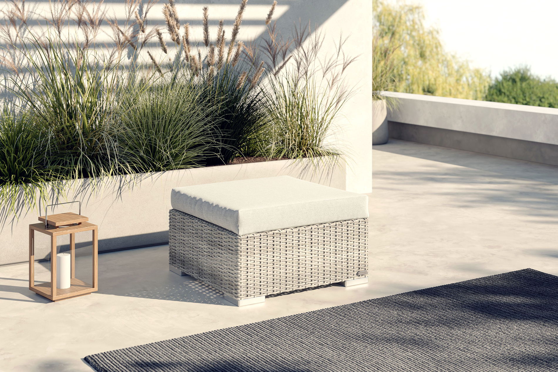 Pouf OUTFLEXX, beige désert, aluminium/polyrattan, 70 x 70 x 31 cm, avec patins, facile d'entretien, capacité de charge élevée