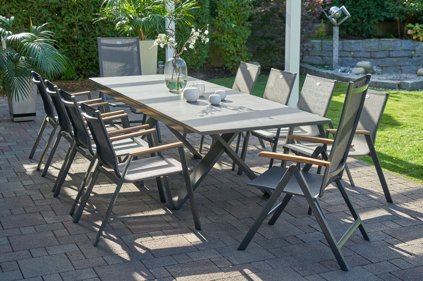 HARTMAN Modèle spécial Xanadu / Aruba Ensemble repas de jardin, xerix/anthracite, Alu/Céramique de verre, 8 fauteuils empilables, 2 chaises pliantes, 220/280x100cm 21132__1
