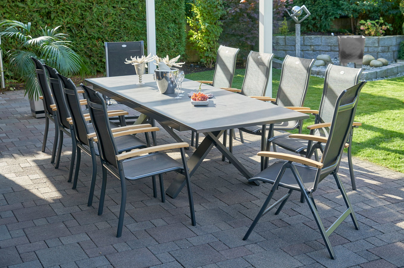HARTMAN Modèle spécial Xanadu / Alice Ensemble repas de jardin, xerix/noir, Alu/Verre-céramique, 4x4 Textiles, 8 fauteuils empilables, 2 chaises pliantes, 220/280x100cm 21112__1