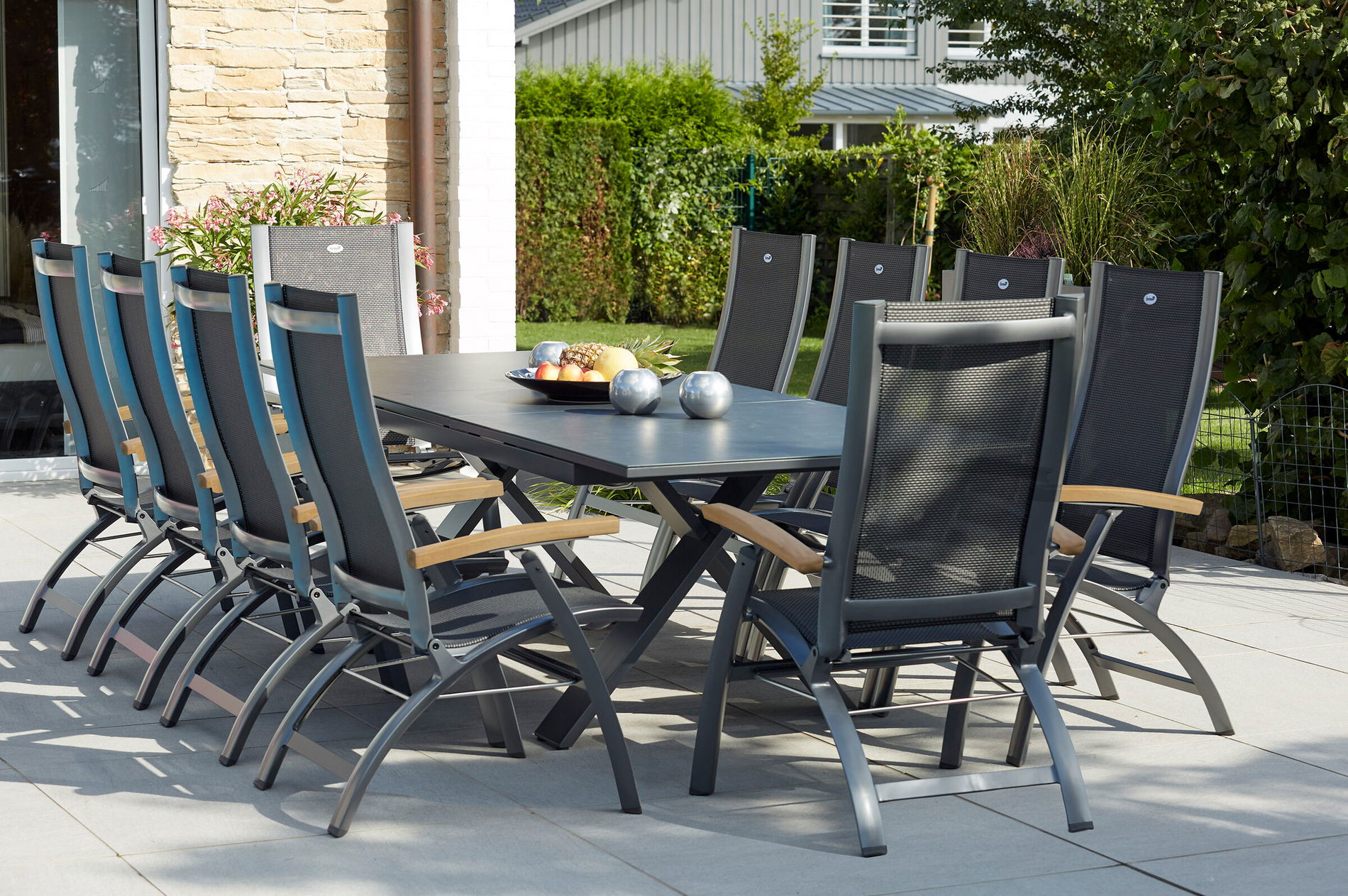 HARTMAN Modèle spécial Xanadu / Primo Ensemble repas de jardin, xerix/naturel, Alu/Teck/Vitrocéramique, 10 chaises pliantes, 220/280x100cm, piètement en X, accoudoirs en teck