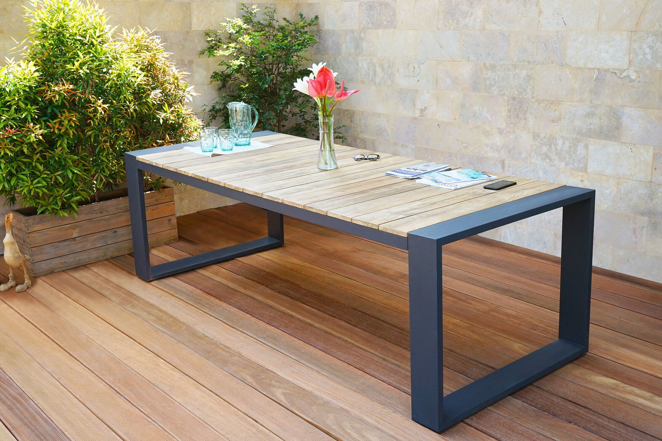 Table à manger OUTFLEXX Kona, gris foncé/naturel, alu/teck recyclé, 240x100x76cm, brossé rustique, piètement en U, produit certifié FSC® 20326__1