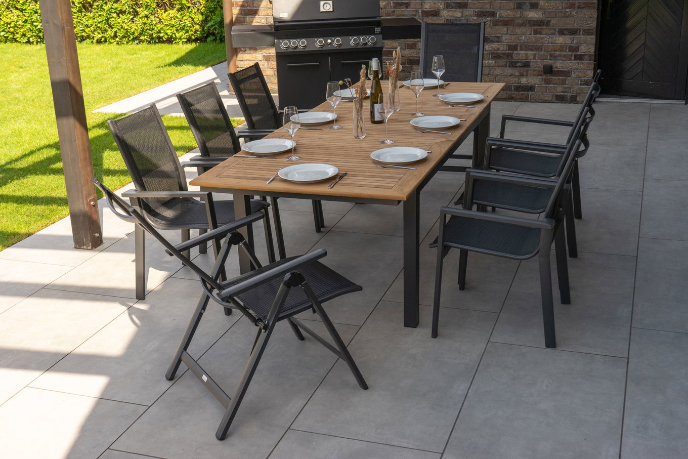 OUTFLEXX Salon de jardin, OUTFLEXX® anthracite mat, Alu / Teck / Textile, Table extensible 180/240 x 100cm, 6 fauteuils empilables, 2 chaises pliantes 22196__1