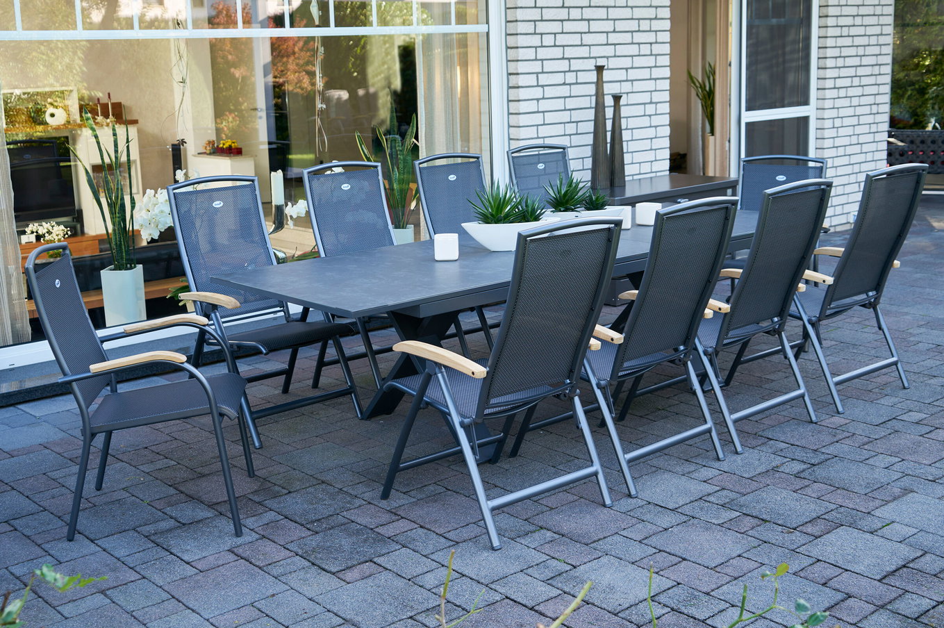 HARTMAN Modèle spécial Xanadu / Raffaelo Ensemble repas de jardin, xerix/anthracite, Alu/Verre-céramique, 2 fauteuils empilables, 8 chaises pliantes, 220/280x100cm 21101__1