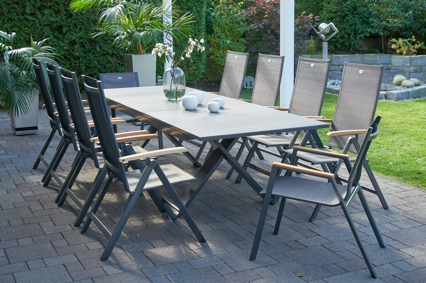 HARTMAN Modèle spécial Xanadu / Aruba Ensemble repas de jardin, xerix/anthracite, Alu/Verre-céramique, 2 fauteuils empilables, 8 chaises pliantes, 220/280x100cm 21131__1