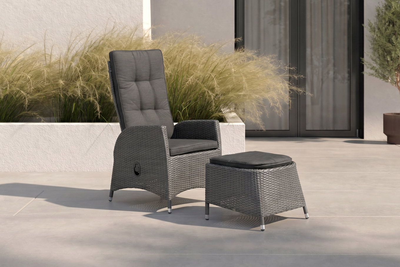 Fauteuil de repas OUTFLEXX Rocking, gris/brun chiné, résine tressée, réglable, avec repose-pieds