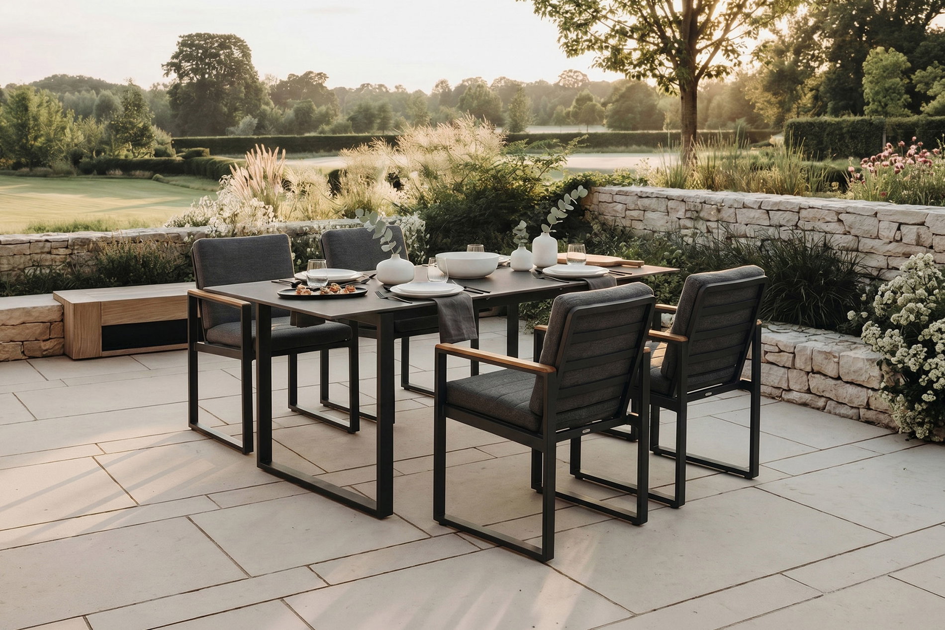OUTFLEXX Bocas Ensemble repas de jardin, gris mat, aluminium/teck, table extensible 206/266 x 100 cm, 4 fauteuils inclus OUTFLEXX Bocas Ensemble repas de jardin, gris mat, aluminium/teck, table extensible 206/266 x 100 cm, 4 fauteuils inclus