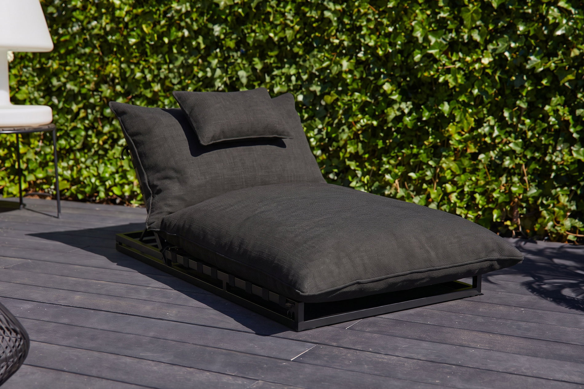 Bain de soleil OUTFLEXX Ribe, gris foncé/anthracite, aluminium/polyester, 190 x 120 cm, dossier réglable, coussin et oreiller inclus