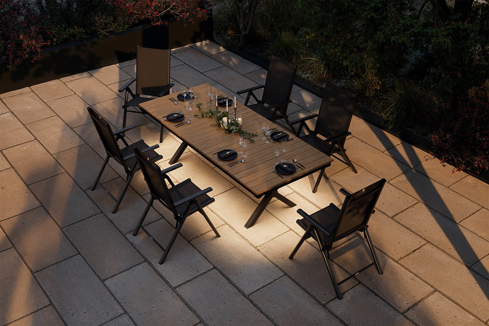 KETTLER BasicPlus Pro Garten-Essgruppe mit LED-Beleuchtung, anthrazit/natur, Alu/Holzimitat, 240 x 100 cm, 6 Klappstühle KETTLER BasicPlus Pro Garten-Essgruppe mit LED-Beleuchtung, anthrazit/natur, Alu/Holzimitat, 240 x 100 cm, 6 Klappstühle