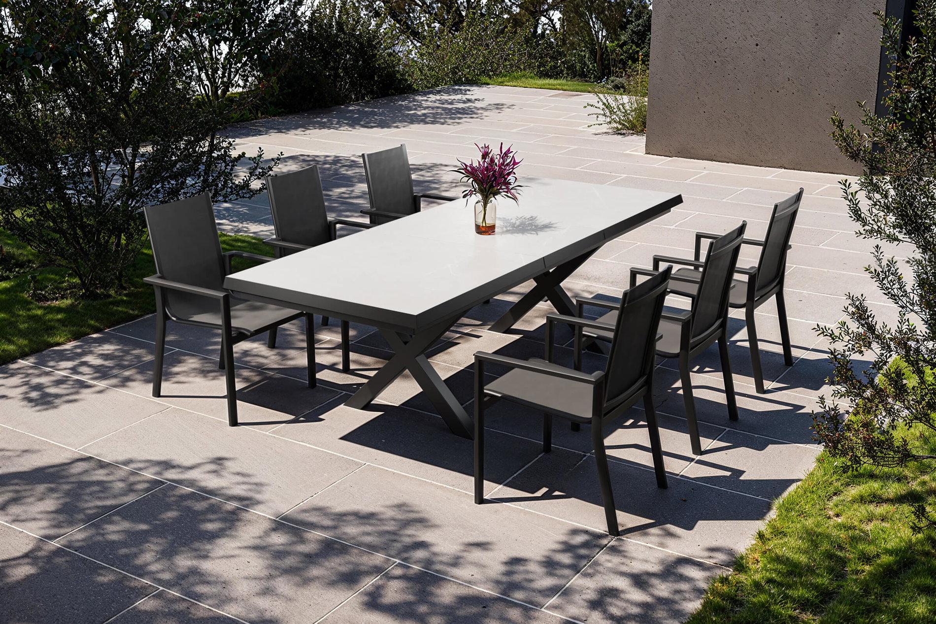 Salon de jardin OUTFLEXX Serro, anthracite mat/noir, aluminium/imitation pierre/textilène, table 200/260 x 100 cm, 6 fauteuils empilables
