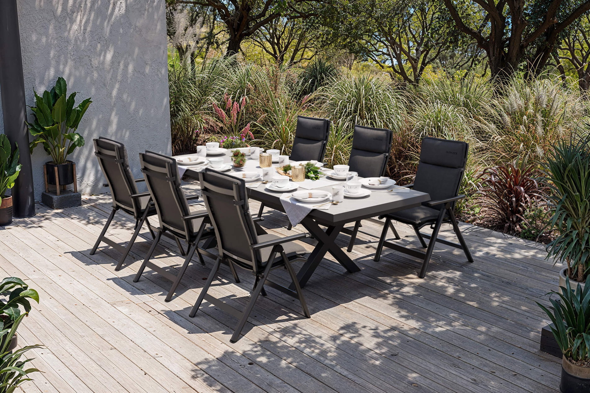 Salon de jardin OUTFLEXX Serro, anthracite mat/noir/anthracite Alu/Céramique/Textilène, 200/260 x 100 cm, 6 chaises pliantes incl. 6 coussins Salon de jardin OUTFLEXX Serro, anthracite mat/noir/anthracite Alu/Céramique/Textilène, 200/260 x 100 cm, 6 chaises pliantes incl. 6 coussins