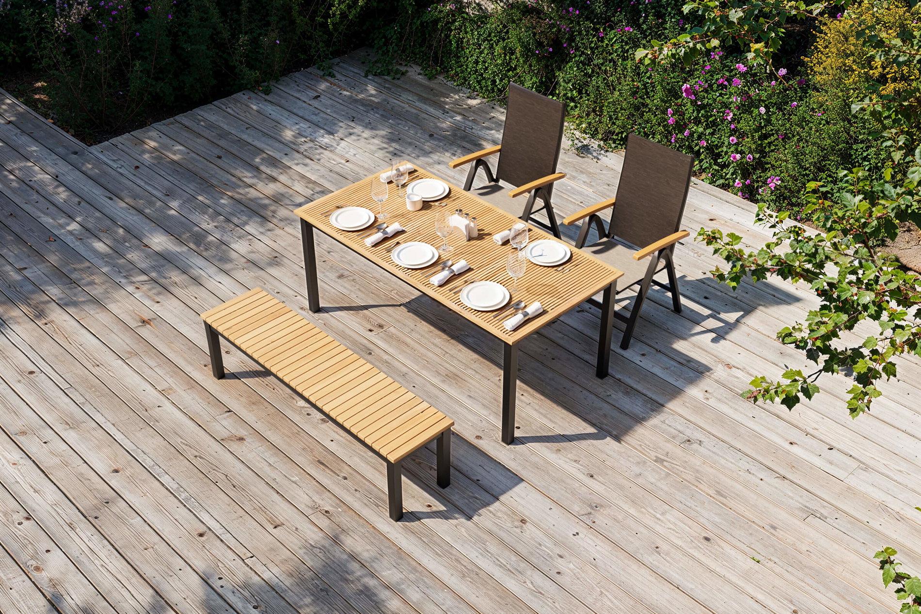 Ensemble repas de jardin Villana Tasmania avec banc et 2 chaises pliantes, anthracite/naturel, Aluminium/Eucalyptus, plateau 180 x 90 cm, produit certifié FSC®
