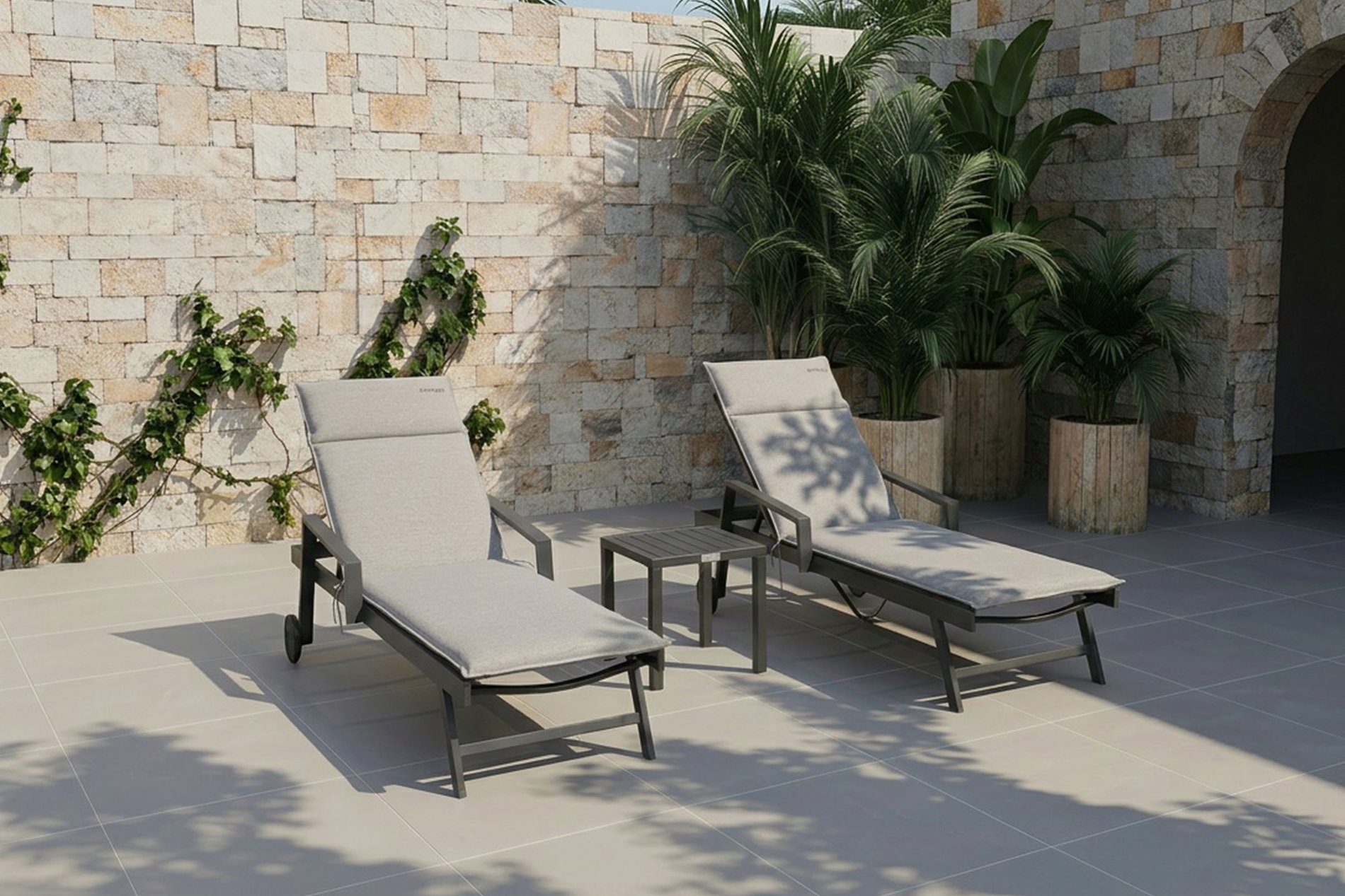 Ensemble de bains de soleil OUTFLEXX, anthracite/nature, aluminium/textilène/polyester, table 40 x 40 cm, 2 coussins, dossier réglable, à roulettes