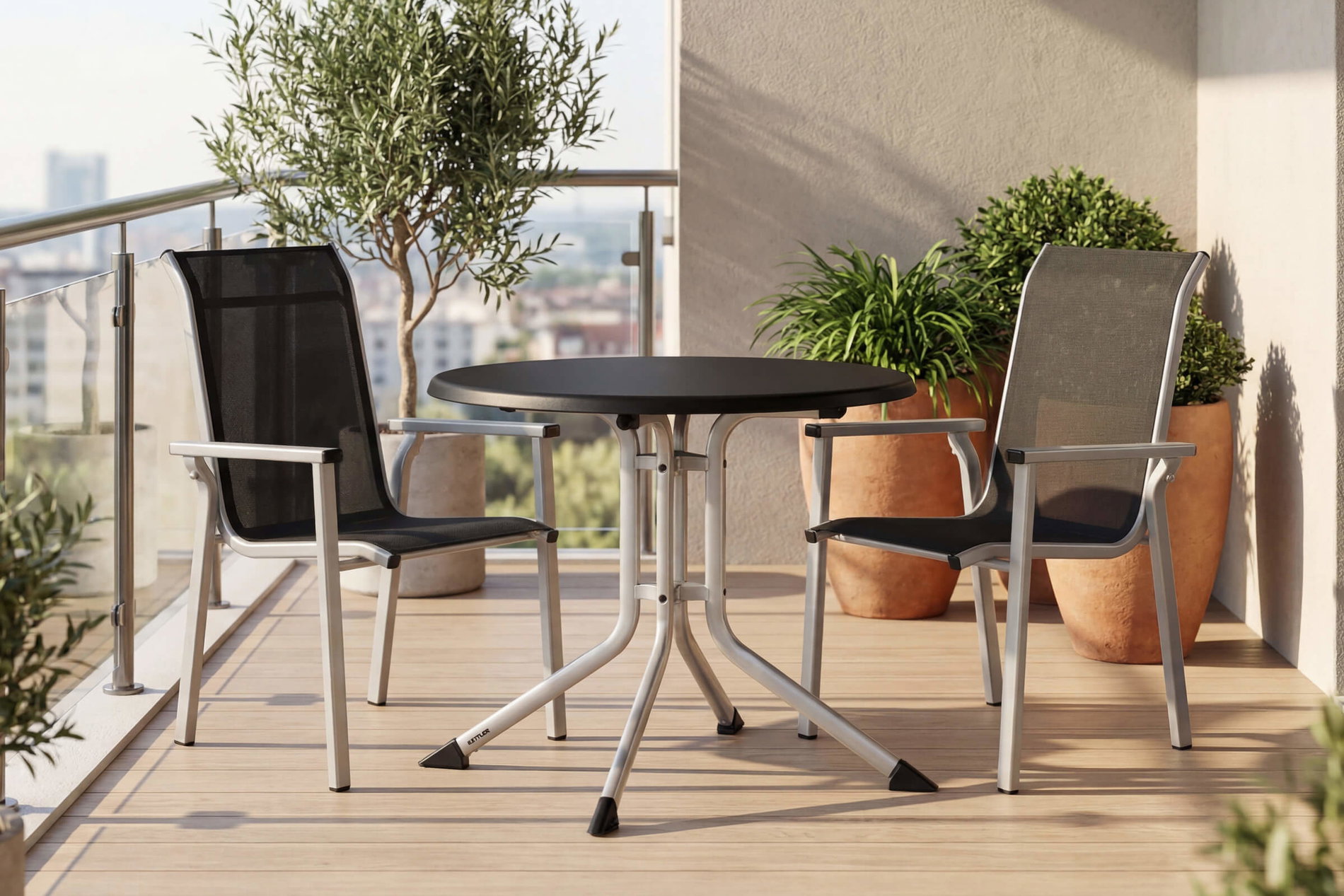 Kettler BasicPlus Pro Ensemble de balcon, argent/anthracite, Aluminium/Textilene/KETTALUX, Table Ø 70 cm, pliable, 2 Fauteuils empilables Kettler BasicPlus Pro Ensemble de balcon, argent/anthracite, Aluminium/Textilene/KETTALUX, Table Ø 70 cm, pliable, 2 Fauteuils empilables