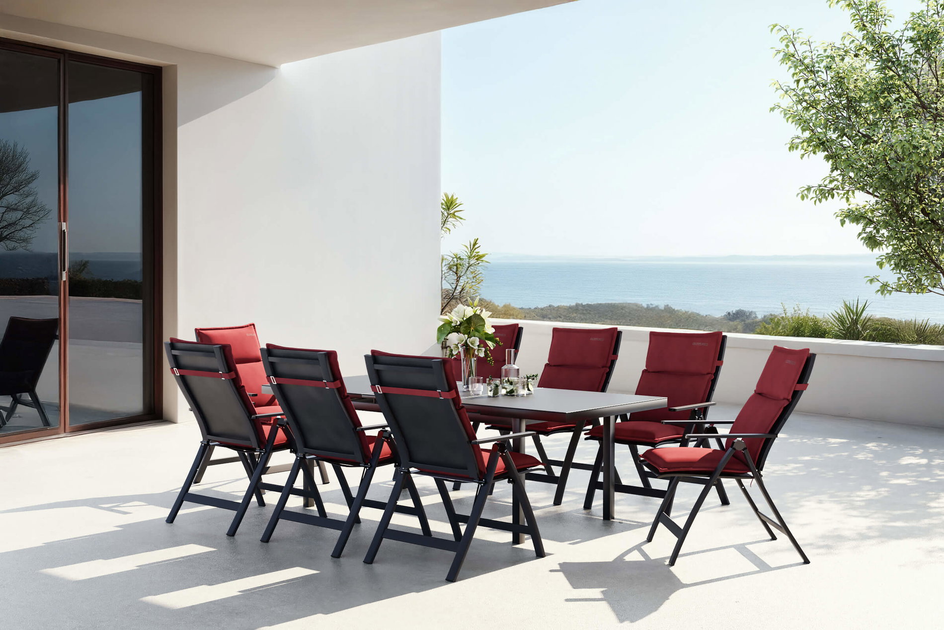 Salon de jardin OUTFLEXX Lagos, anthracite/bordeaux, alu/textilène, table 180/240 x 100 cm, 8 chaises pliantes, coussins inclus Salon de jardin OUTFLEXX Lagos, anthracite/bordeaux, alu/textilène, table 180/240 x 100 cm, 8 chaises pliantes, coussins inclus